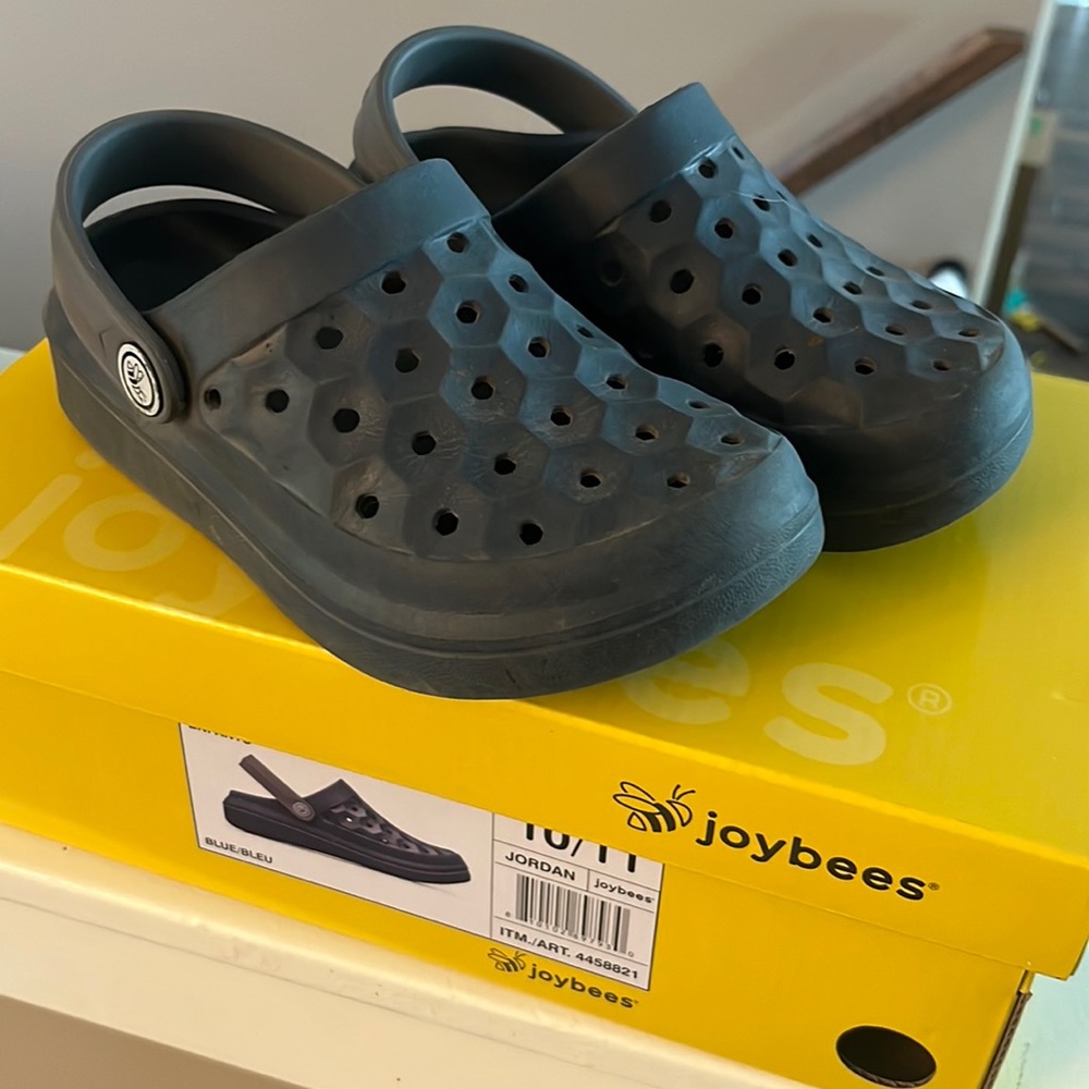 Joybees toddler crocs Size 10/11